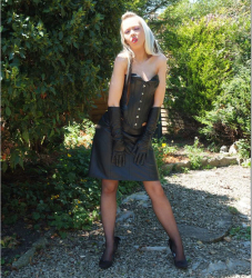 LadiesInLeatherGloves LadiesInLeatherGloves